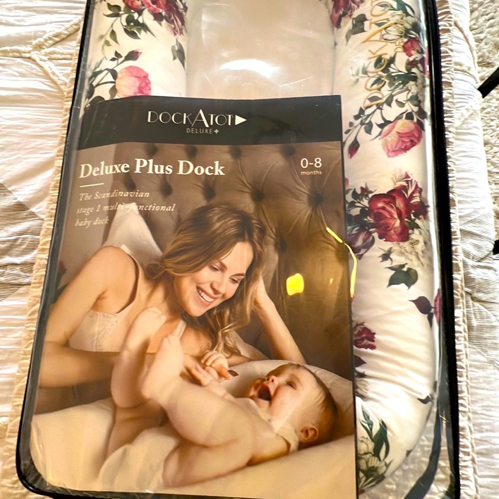 Dockatot AND extra Dockatot cover